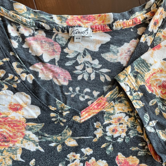 🌼 Floral Kismet Tee 🌼 - Picture 2 of 3